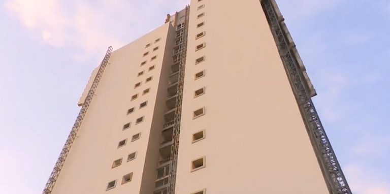 Жители на блок 297 в „Света Троица“ сигнализират за необезопасени отвори и забавен ремонт