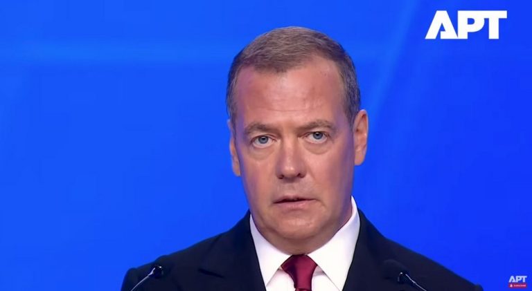Медведев заплаши Германия с удари по военни заводи