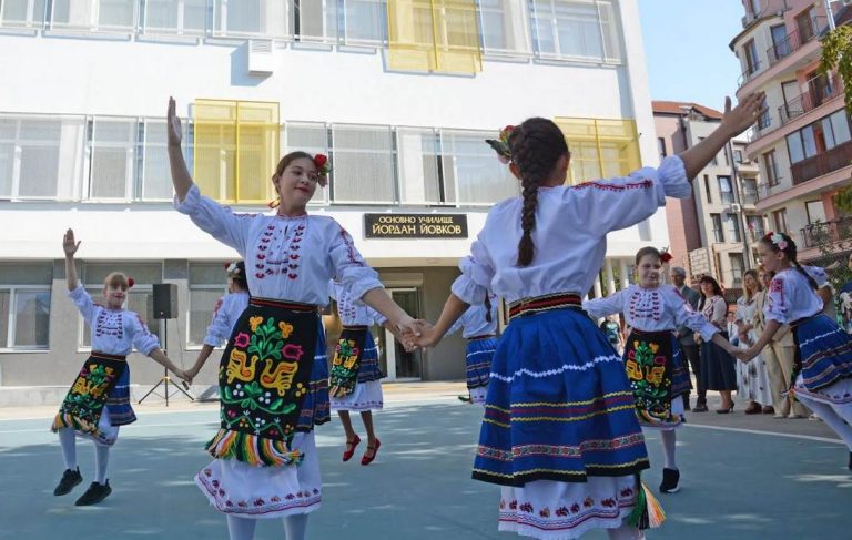 ОУ „Йордан Йовков“ във Варна откри обновена сграда и високотехнологичен STEM център