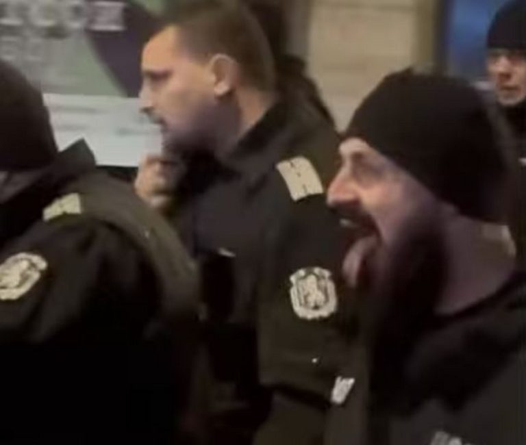 Откриха мъртъв полицая Петко Атанасчиков, станал известен със снимка от протестите