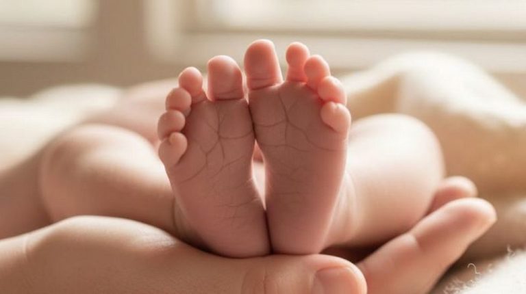 Разследват 22-годишен за побой над майка и едномесечно бебе в Перник