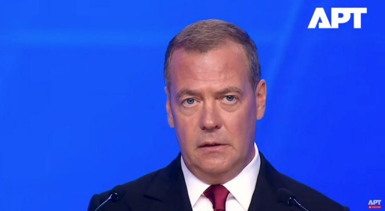 Медведев предупреди за космическа война при опит за блокиране на „Рассвет“