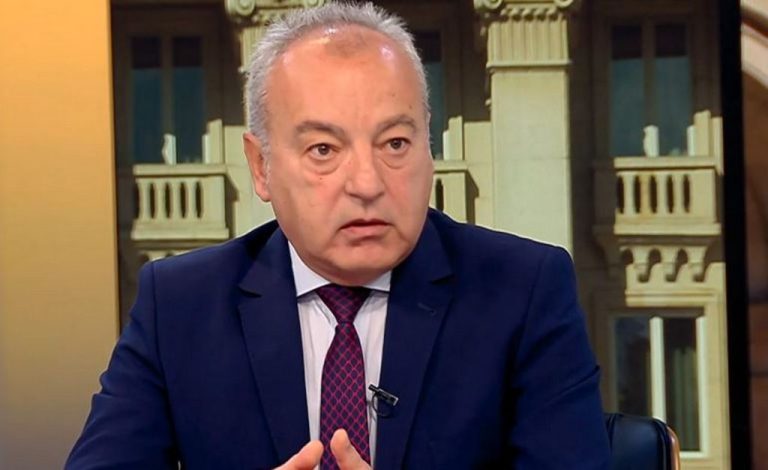 Донев: Подготвят промени в правилата за домашната ракия и банковите свръхпечалби