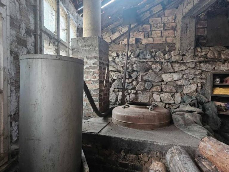 Румъния вдигна лимита за домашна ракия без акциз до 200 литра