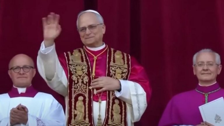 Папа Лъв се възстановява след операция за рак на белия дроб