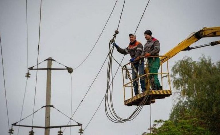 Множество населени места във Варненско с прекъсвания на тока заради ремонти и превключвания
