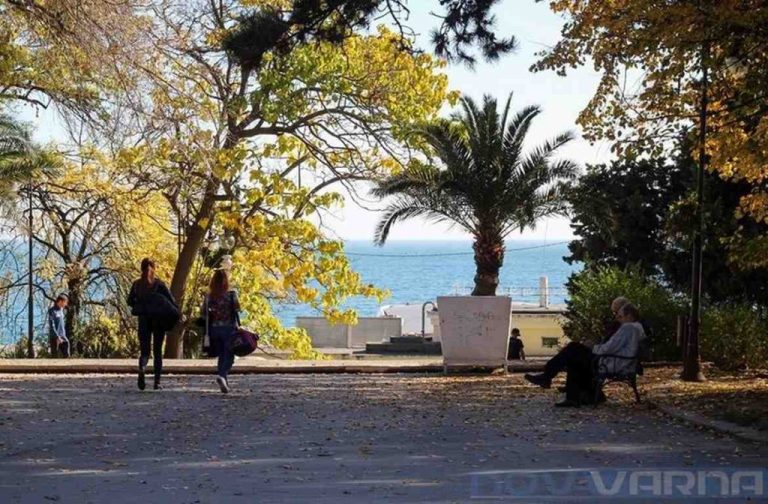 Слънчево начало на седмицата, после затопляне и повече облаци